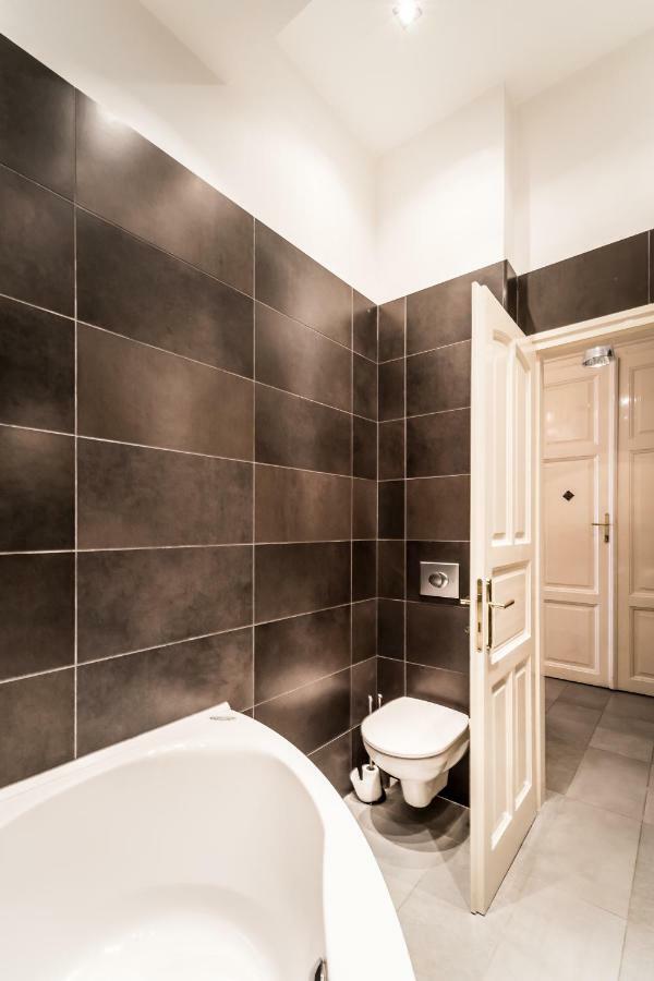 Bpr B&W Elegant Home Budapesta Exterior foto